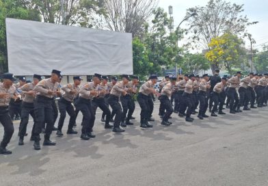 Kapolres Pasuruan Kota Sematkan Pita Latja Siswa Diktukba 2026 Berkemampuan Brimob