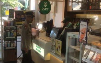 Hadir di Tengah Aktivitas Warga, Polsek Kraton Gencarkan Patroli Kawasan Usaha