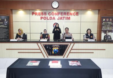Polda Jatim Amankan Tersangka Kasus Kekerasan Seksual Dua Anak Dibawah Umur Polda Jatim Amankan Tersangka Kasus Kekerasan Seksual Dua Anak Dibawah Umur