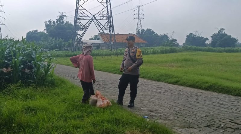 Bhabinkamtibmas Desa Karanganyar Perkuat Sinergi dengan Petani Dukung Ketahanan Pangan Nasional