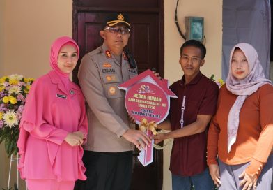 Hari Bhayangkara ke-80, Polres Mojokerto Kota Hadirkan Kebahagiaan Lewat Bedah Rumah Tak Layak Huni